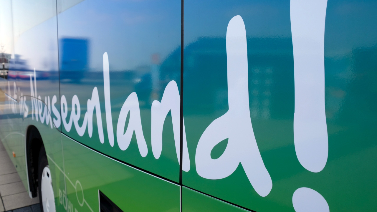 Neuseenland-Schriftzug