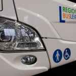 An der Front und am Einstieg sind unsere Fahrzeuge mit Piktogrammen versehen, die auf barrierefreies Fahren hinweisen